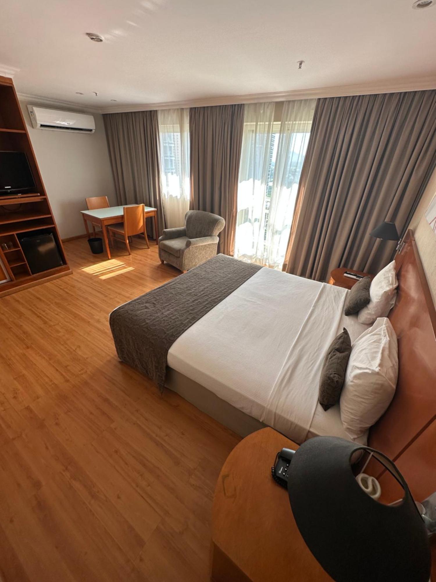 Flat Com Vista Panoramica -15- Na Barra Da Tijuca - Estacionamento Gratuito - Frigobar - Ar Condicionado - Piscina - Academia - Balsa Para Praia Gratis - Varanda - Vista Parcial Mar E Lagoa Rio de Janeiro Zewnętrze zdjęcie