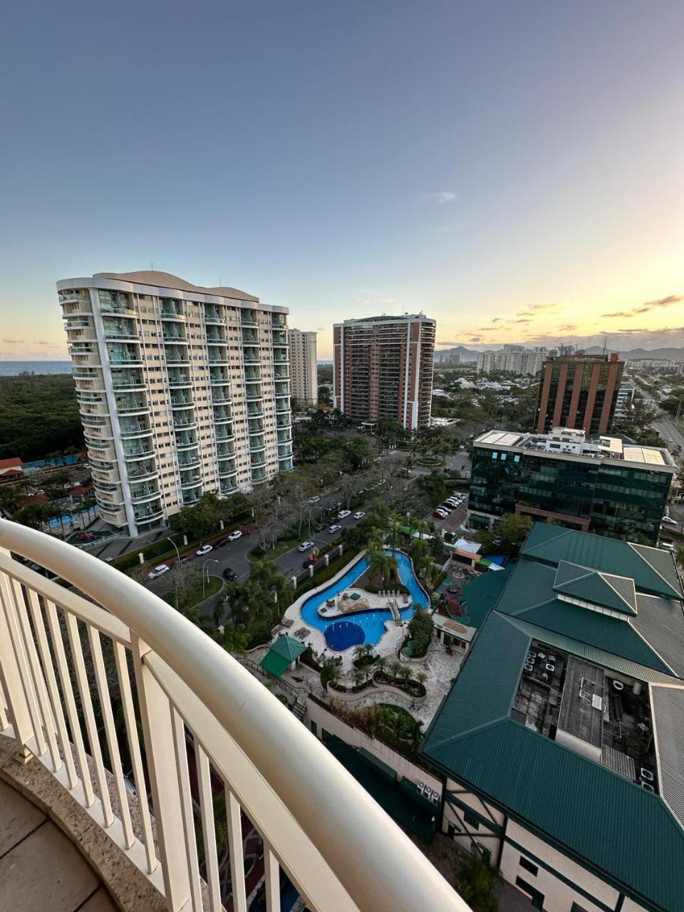 Flat Com Vista Panoramica -15- Na Barra Da Tijuca - Estacionamento Gratuito - Frigobar - Ar Condicionado - Piscina - Academia - Balsa Para Praia Gratis - Varanda - Vista Parcial Mar E Lagoa Rio de Janeiro Zewnętrze zdjęcie